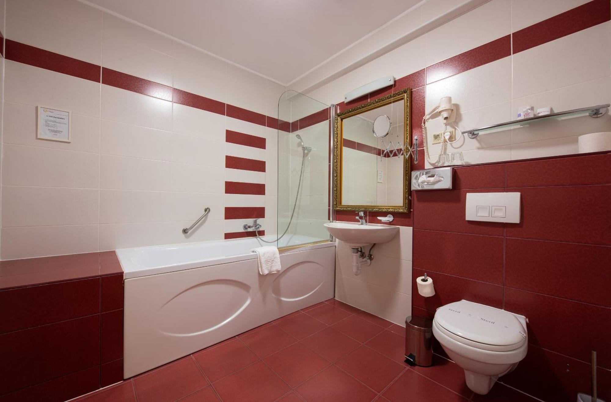 Calimbra Wellness Hotel Superior Miskolc Ngoại thất bức ảnh