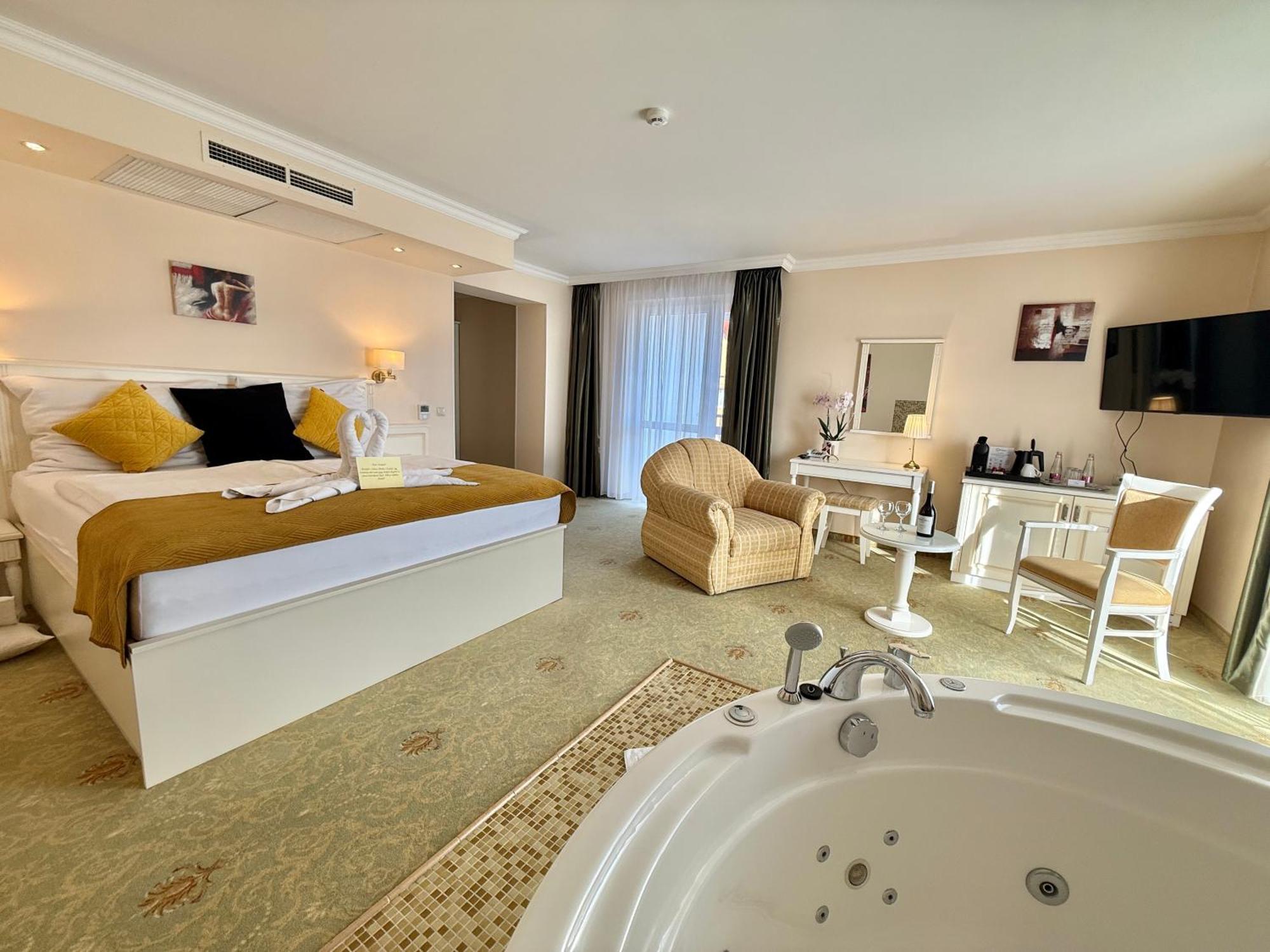 Calimbra Wellness Hotel Superior Miskolc Ngoại thất bức ảnh