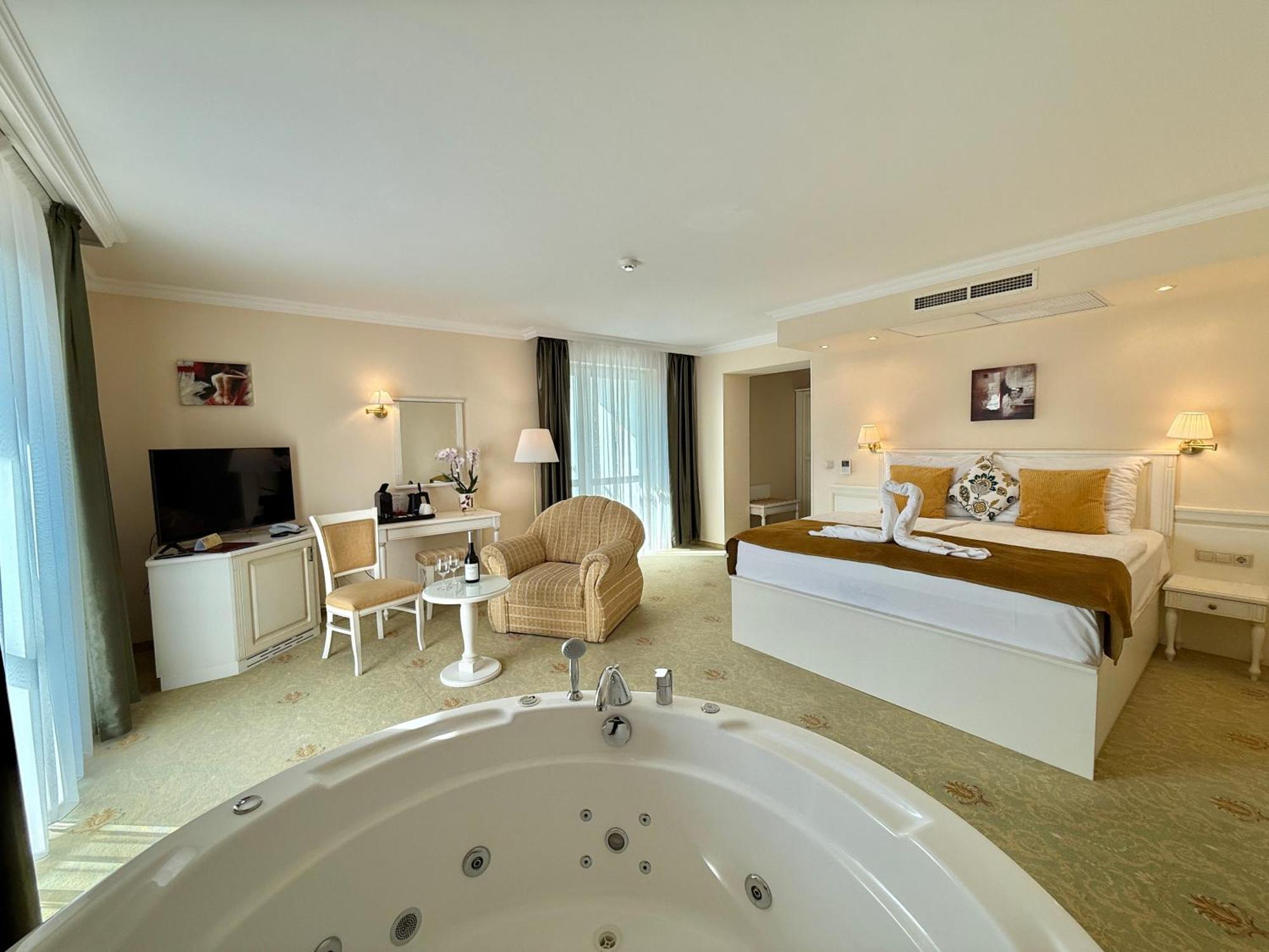 Calimbra Wellness Hotel Superior Miskolc Ngoại thất bức ảnh